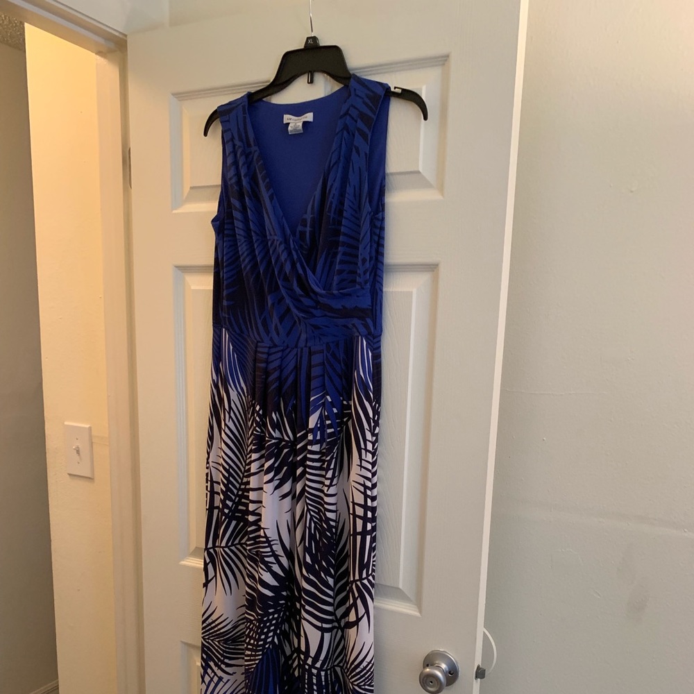 *SOLD* Sold elsewhere.Liz Claiborne Maxi Dress. - Picture 3 of 8
